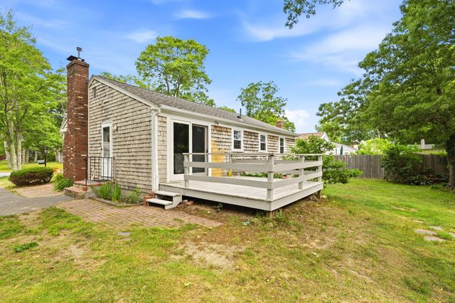 90 Castlewood Circle, Hyannis, MA 02601