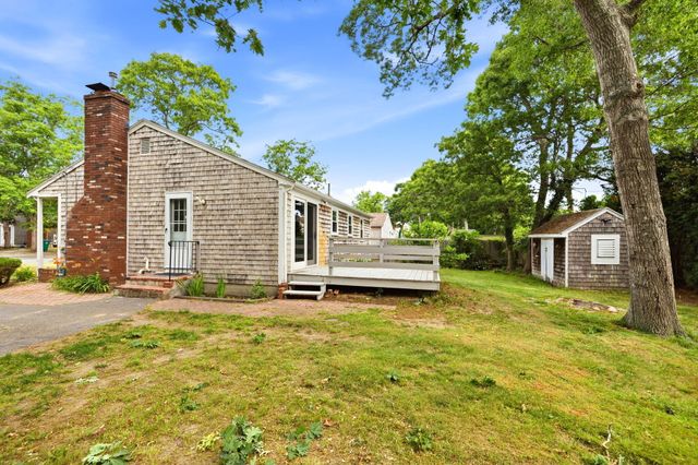 90 Castlewood Circle, Hyannis, MA 02601
