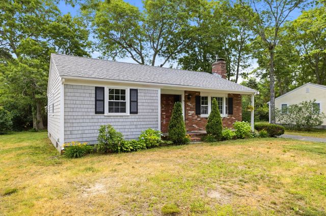 90 Castlewood Circle, Hyannis, MA 02601
