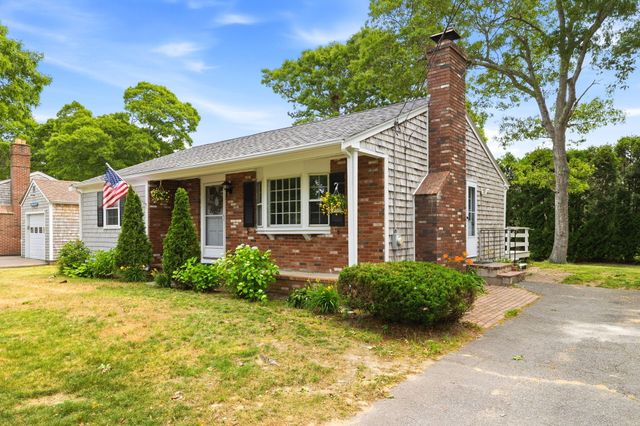 90 Castlewood Circle, Hyannis, MA 02601
