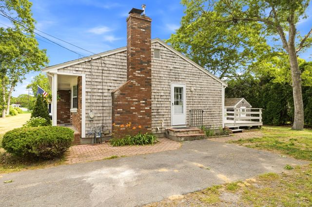 90 Castlewood Circle, Hyannis, MA 02601