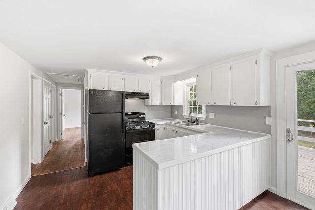 90 Castlewood Circle, Hyannis, MA 02601