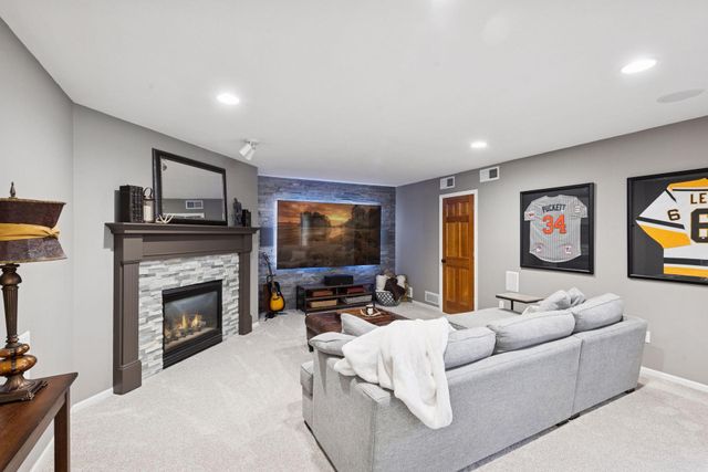 801 Interlaken, Victoria, MN 55386