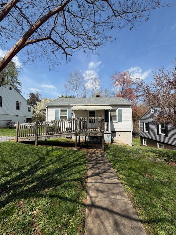 612 Thomas Road, Lynchburg, VA 24502