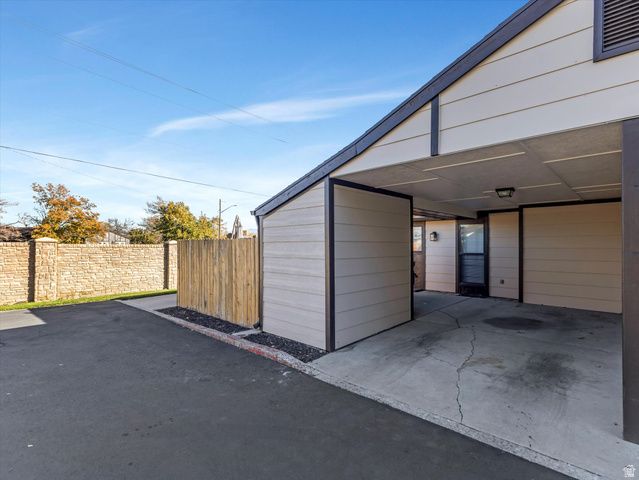 2646 W GREYHACKLE LN, Taylorsville, UT 84129