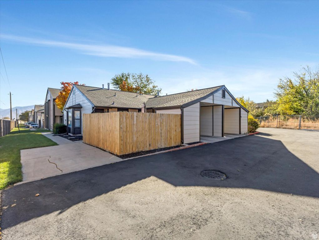 2646 W GREYHACKLE LN, Taylorsville, UT 84129