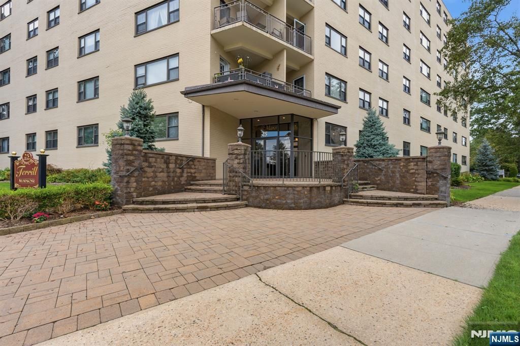 25 Grand Avenue 6E, Hackensack, NJ 07601