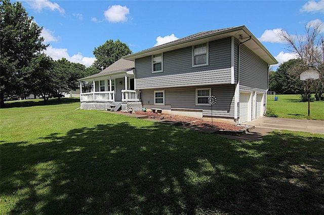 23715 S Chadwick Drive, Peculiar, MO 64078