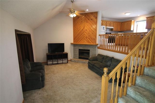 23715 S Chadwick Drive, Peculiar, MO 64078