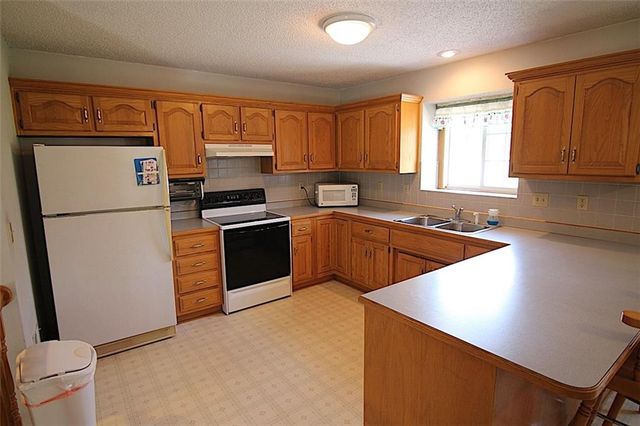 23715 S Chadwick Drive, Peculiar, MO 64078