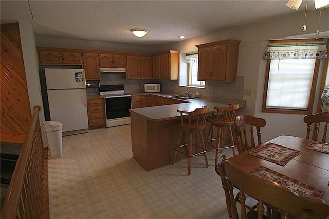 23715 S Chadwick Drive, Peculiar, MO 64078
