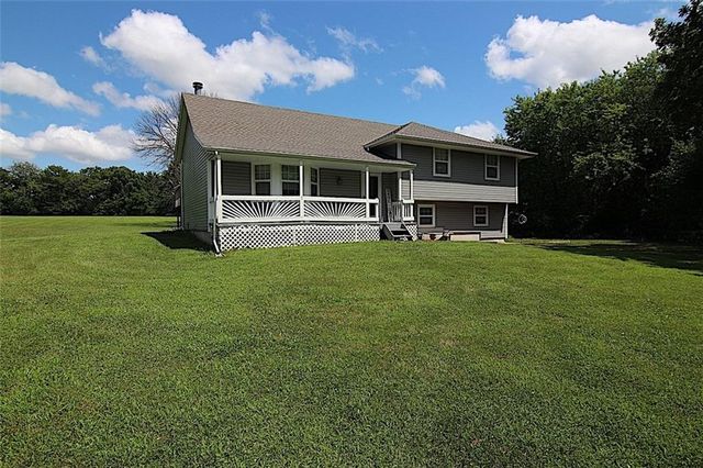 23715 S Chadwick Drive, Peculiar, MO 64078