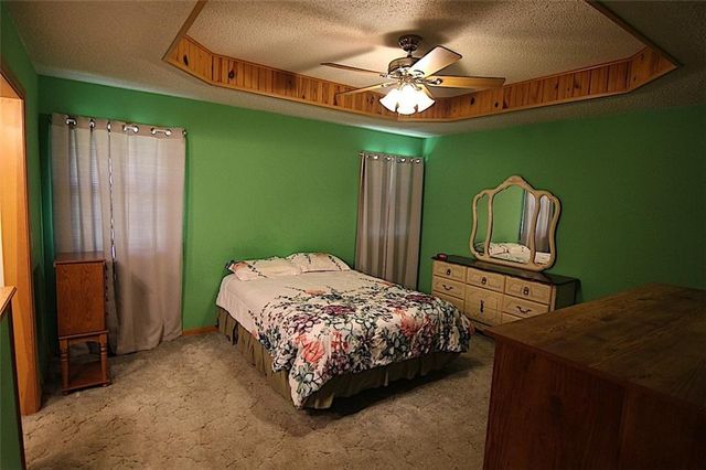 23715 S Chadwick Drive, Peculiar, MO 64078