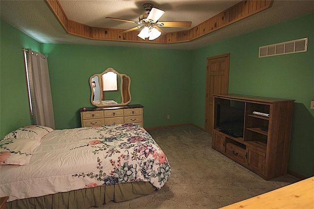 23715 S Chadwick Drive, Peculiar, MO 64078