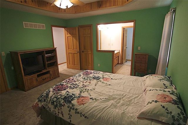 23715 S Chadwick Drive, Peculiar, MO 64078