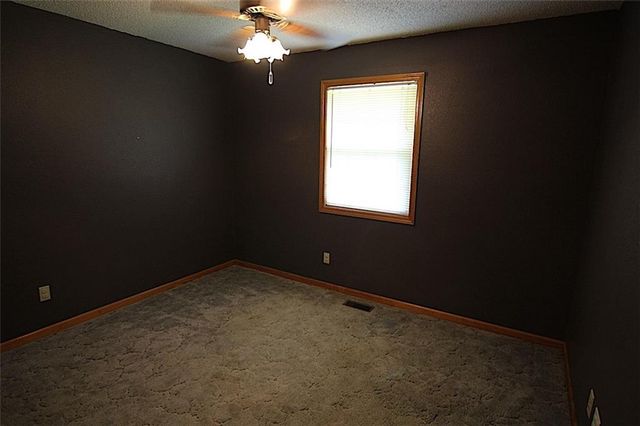 23715 S Chadwick Drive, Peculiar, MO 64078