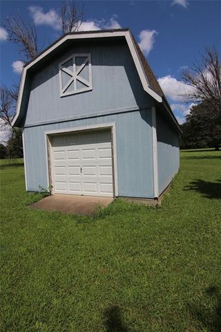 23715 S Chadwick Drive, Peculiar, MO 64078
