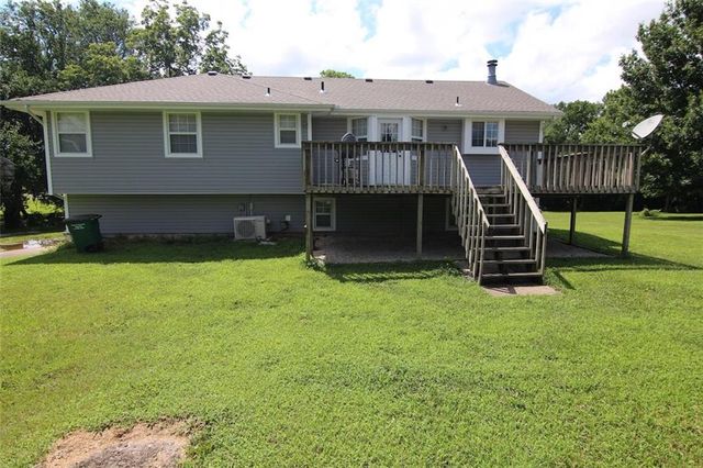 23715 S Chadwick Drive, Peculiar, MO 64078