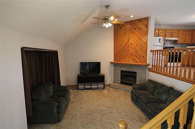 23715 S Chadwick Drive, Peculiar, MO 64078