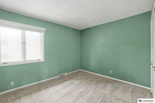 5171 S 150th Plaza, Omaha, NE 68137