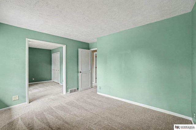 5171 S 150th Plaza, Omaha, NE 68137