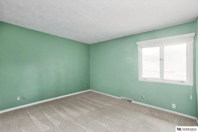 5171 S 150th Plaza, Omaha, NE 68137