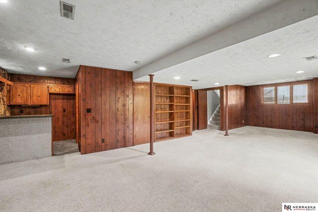 5171 S 150th Plaza, Omaha, NE 68137