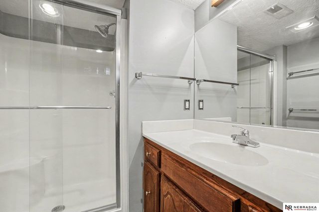 5171 S 150th Plaza, Omaha, NE 68137