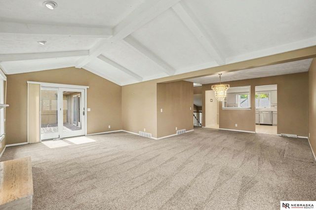5171 S 150th Plaza, Omaha, NE 68137