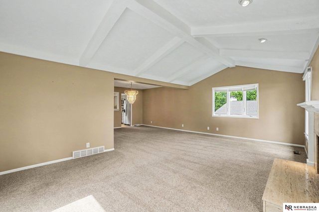 5171 S 150th Plaza, Omaha, NE 68137