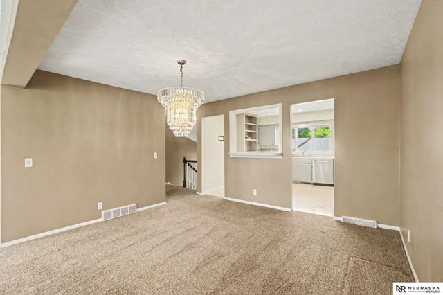 5171 S 150th Plaza, Omaha, NE 68137