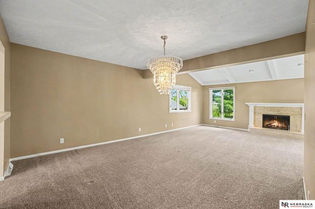 5171 S 150th Plaza, Omaha, NE 68137