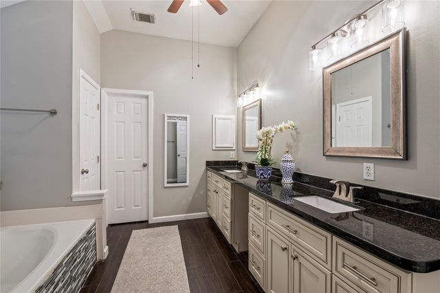 101 Arbor Springs Lane, Dickinson, TX 77539