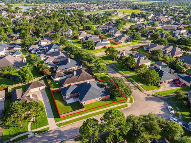 101 Arbor Springs Lane, Dickinson, TX 77539