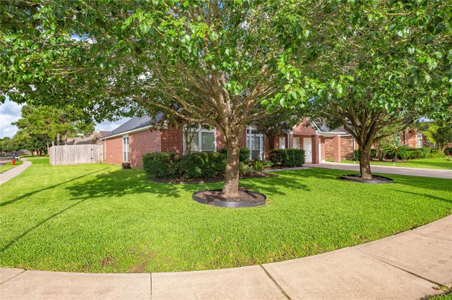 101 Arbor Springs Lane, Dickinson, TX 77539