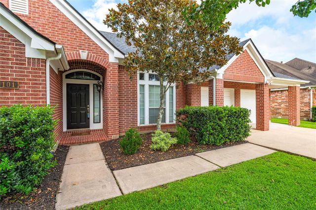 101 Arbor Springs Lane, Dickinson, TX 77539