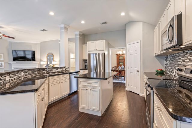 101 Arbor Springs Lane, Dickinson, TX 77539