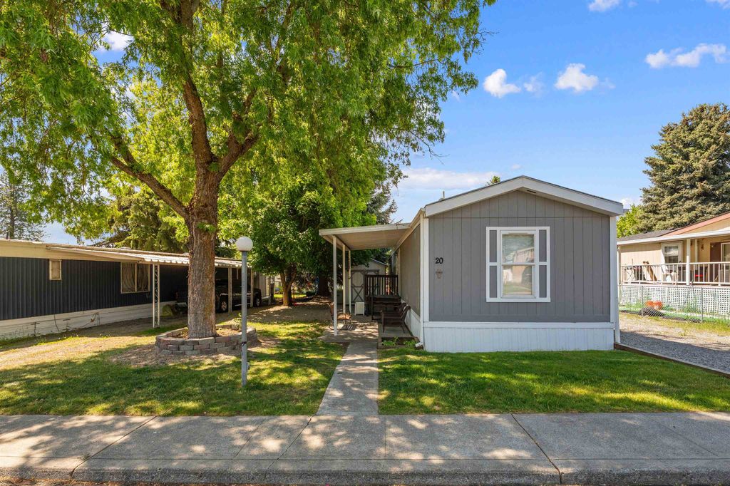 3110 E Chattaroy Rd, Chattaroy, WA 99003