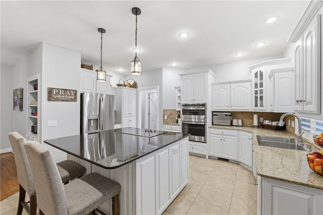 23 Stonehenge Drive, Bentonville, AR 72712
