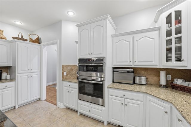 23 Stonehenge Drive, Bentonville, AR 72712