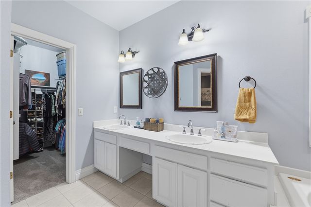 23 Stonehenge Drive, Bentonville, AR 72712