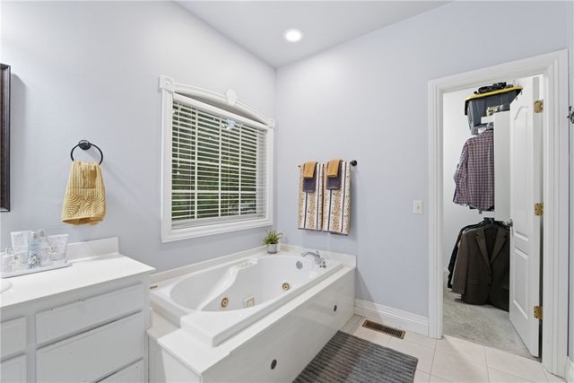 23 Stonehenge Drive, Bentonville, AR 72712