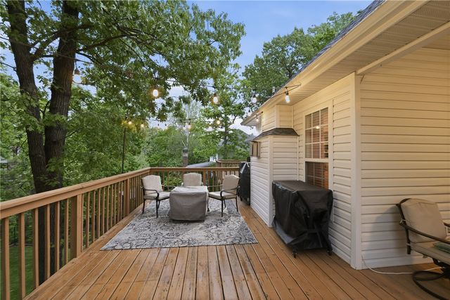 23 Stonehenge Drive, Bentonville, AR 72712