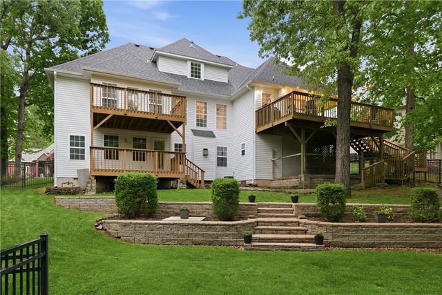 23 Stonehenge Drive, Bentonville, AR 72712