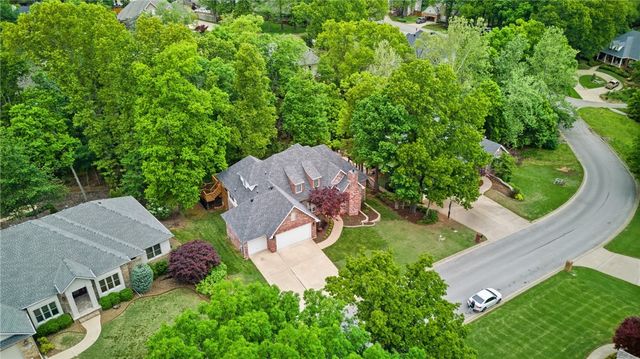 23 Stonehenge Drive, Bentonville, AR 72712