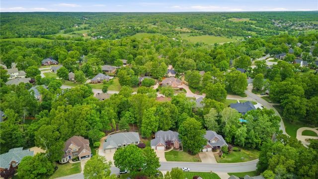23 Stonehenge Drive, Bentonville, AR 72712