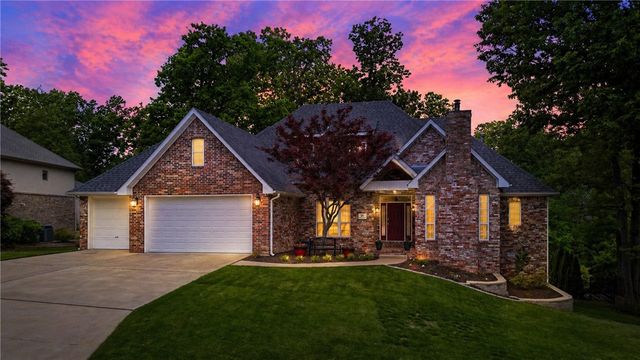 23 Stonehenge Drive, Bentonville, AR 72712