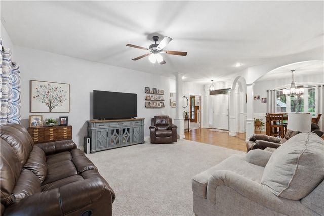 23 Stonehenge Drive, Bentonville, AR 72712