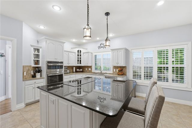 23 Stonehenge Drive, Bentonville, AR 72712