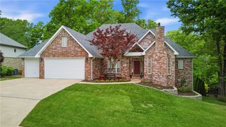 23 Stonehenge Drive, Bentonville, AR 72712